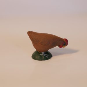 Poule picorante brune