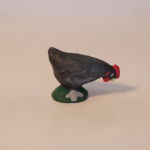 Poule picorante noire
